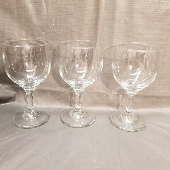 Three short wine glasses EUC - Picture 1 of 12
